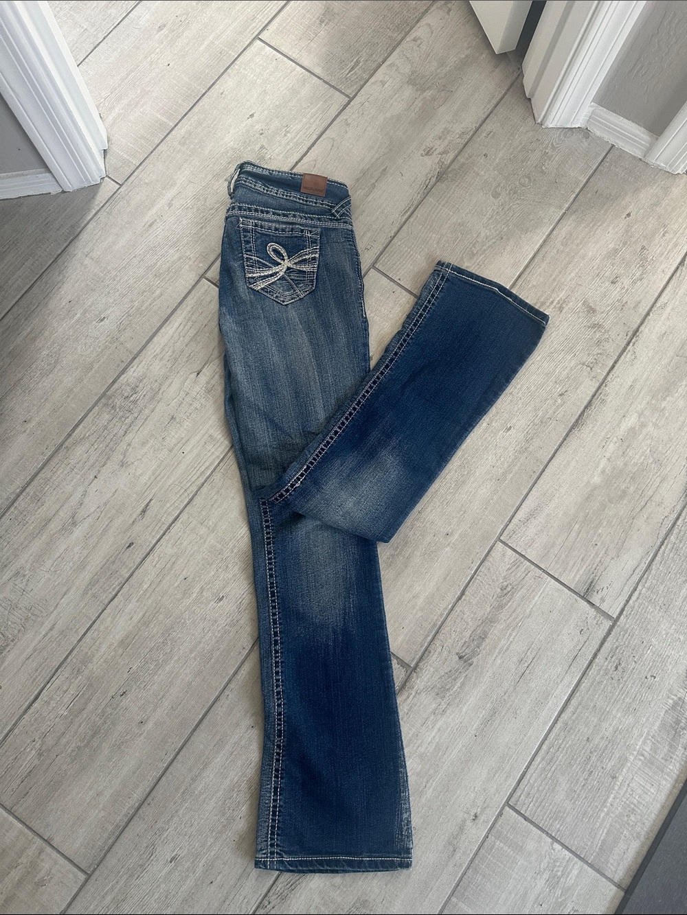 Women's Boot Cut Jeans in Medium Blue with Embroidered Back Pocket